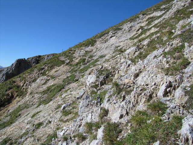 auch ohne Wanderweg sollte dies kein Problem darstellen. Einfach hinauf bis zum Grat