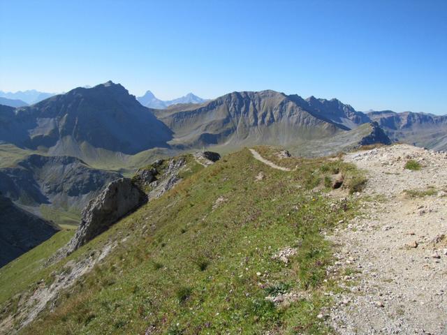 alles am Grat entlang. Links gut sichtbar das Valbellahorn. Dort oben waren wir auch schon