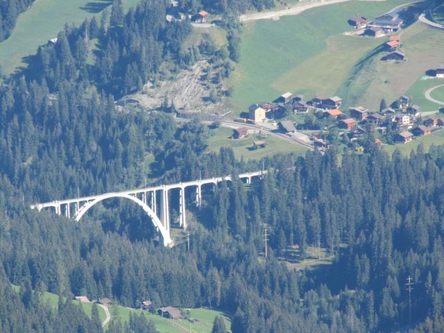 der Langwieser Viadukt der Rhätischen Bahn