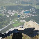 wir haben das Schiesshorn 2605 m.ü.M. erreicht. Was für ein Tiefblick nach Arosa