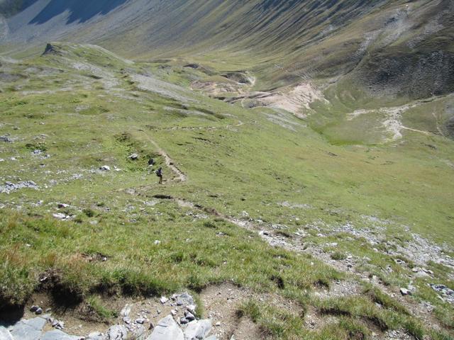 der Abstieg zur Schiesshorn Furgga ist ein markierter Wanderweg