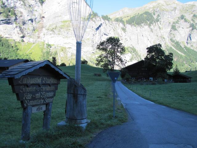 bei Punkt 1181 m.ü.M. verlassen wir die Strasse und biegen links ab