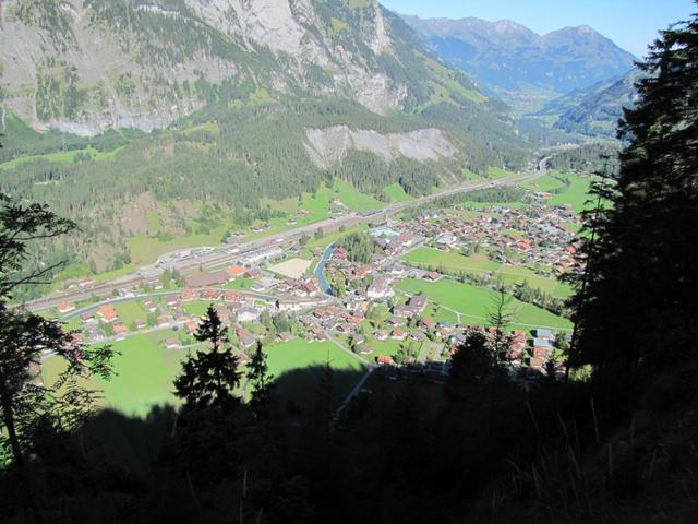 Tiefblick nach Kandersteg