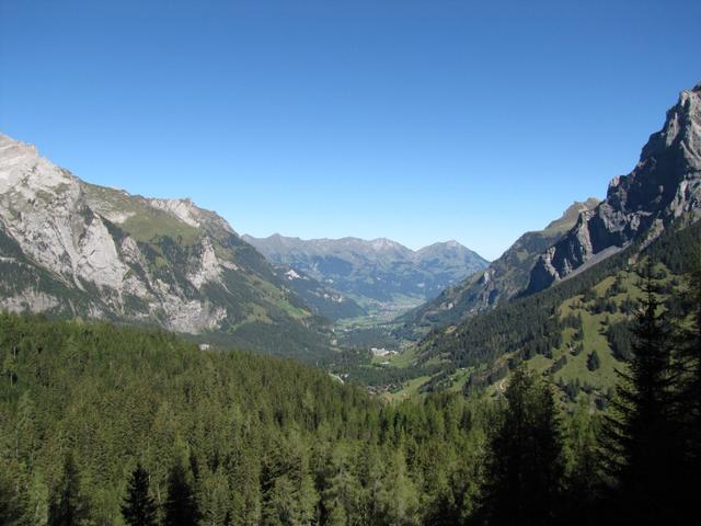 der Blick reicht nun über das ganze Kandertal bis nach Frutigen und den Niesen