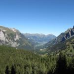 der Blick reicht nun über das ganze Kandertal bis nach Frutigen und den Niesen