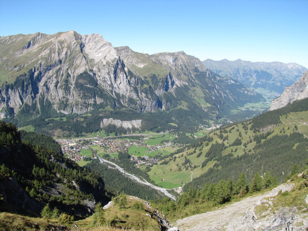 Tiefblick nach Kandersteg