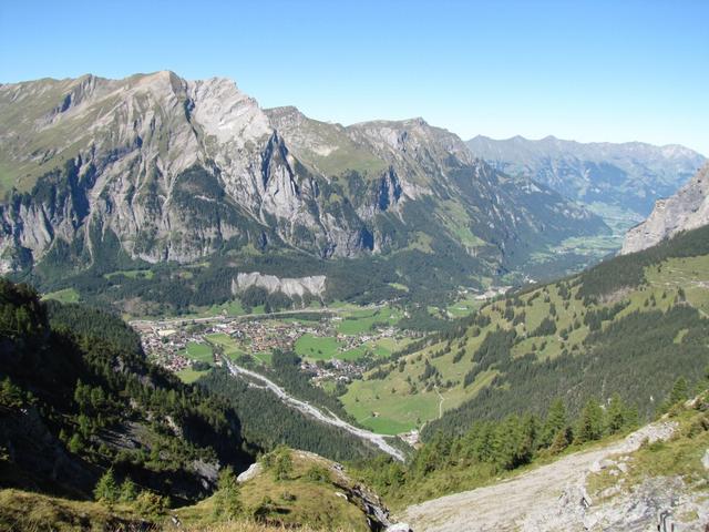 Tiefblick nach Kandersteg