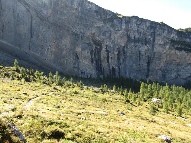 wir haben die Doldenhornhütte verlassen und nehmen den gleichen Weg wie wir gekommen sind