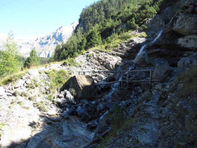 kurz vor Punkt 1468 m.ü.M. muss dieser Bach überwunden werden