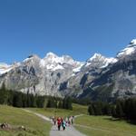 letzter sehr schöner Blick zurück zum Oeschinensee und Blüemlisalp