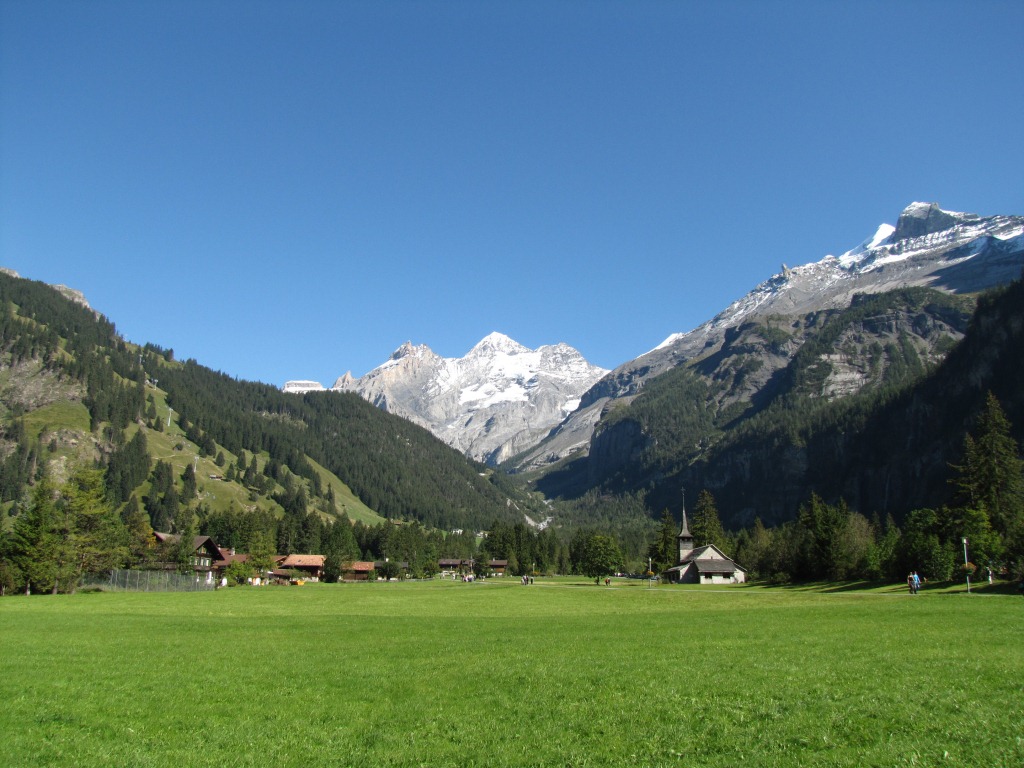 Blick von Kandersteg zur Blüemlisalp