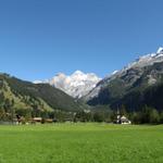 Blick von Kandersteg zur Blüemlisalp