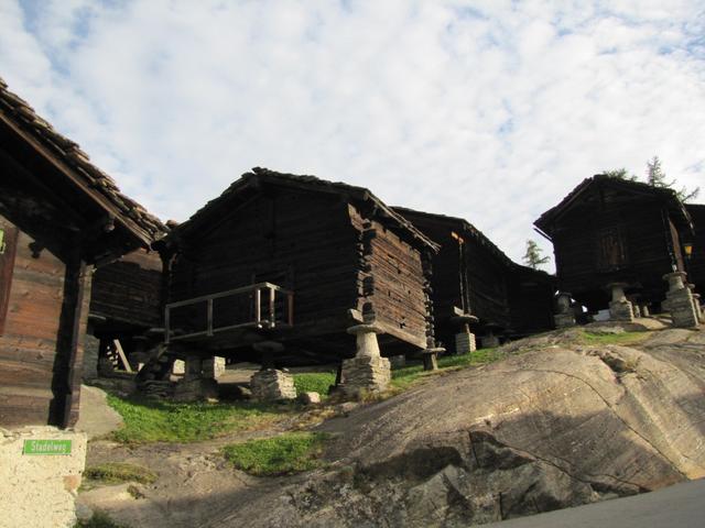 mitten im Dorfzentrum alte Walser Speicher