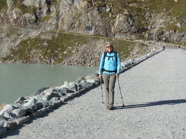 Mäusi auf der Staumauer