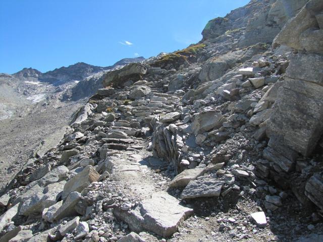 ca. 400 Höhenmeter müssen nun bewältigt werden bevor wir auf dem Monte Moro Pass stehen