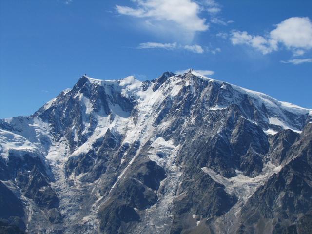 Atemberaubend ist der Blick auf die Ostwand des des Monta Rosa