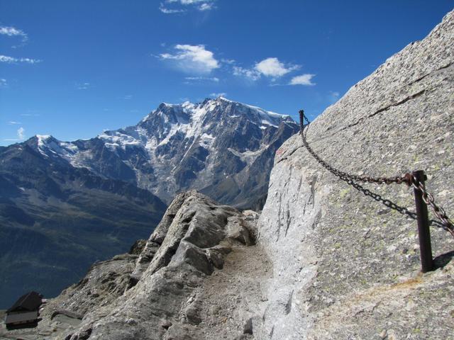 nicht heute! Wir haben Kaiserwetter und die Sicht auf diese gewaltige 8km lange Ostwand ist beeindruckend