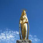 wir haben die vier Meter hohe goldige Madonna Statue erreicht