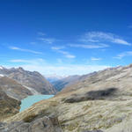 super schönes Breitbildfoto mit Blick über den Mattmark Stausee und bis zum Bietschhorn