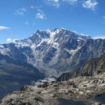 eine gewaltige Fels- und Eiswand bricht von über 4500m zum Becken des Belvederegletscher auf ca. 2000m ab