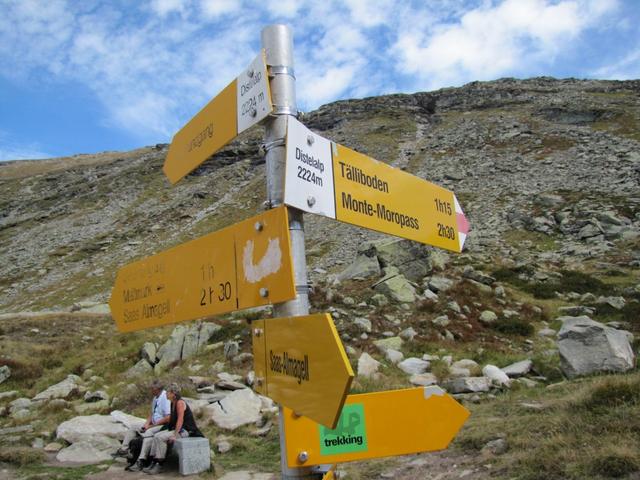 der Wegweiser auf der Distelalp 2224 m.ü.M.