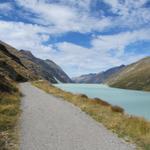 auf einem angenehmen Fussweg, diesmal auf der orographisch linken Seite vom Mattmark Stausee