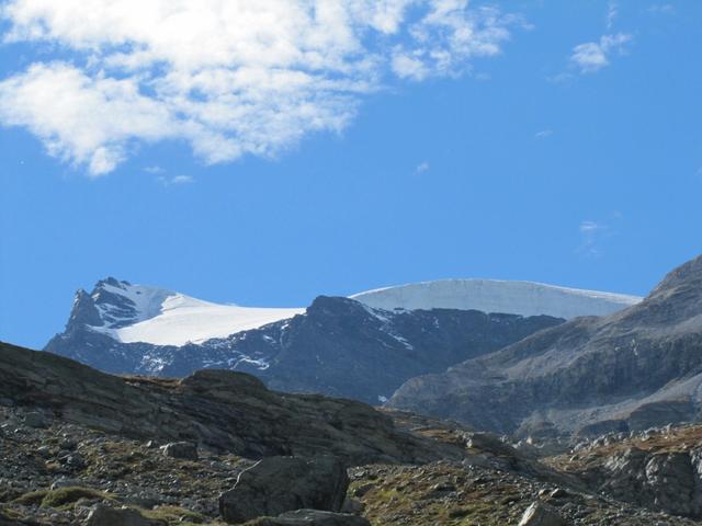 Blick hinauf zum Fluchthorn mit seinen imposanten Gletscherabstürzen