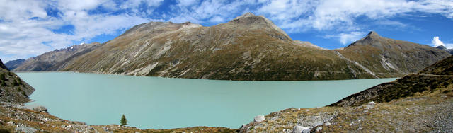 schönes Breitbildfoto vom Mattmark Stausee