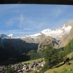 was für eine Aussicht von der Seilbahn aus gesehen. Links Allalinhorn und Alphubel