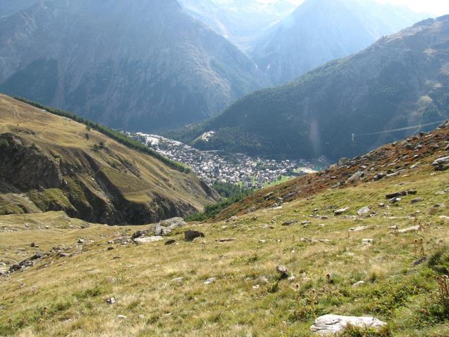 Tiefblick in den Talkessel von Saas-Fee