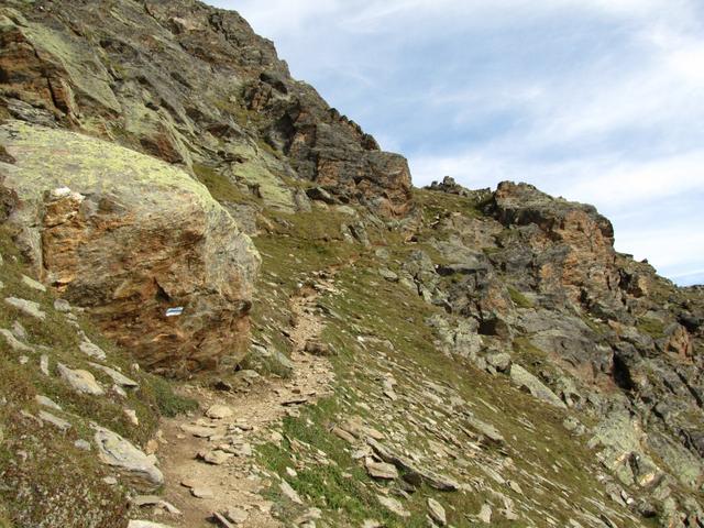 vor ein paar Jahren wurde hier der neue Hüttenweg erstellt. Der alte wurde wegen Steinschlag geschlossen