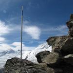 auf dem letzten Teilstück weisen markierte Eisenstangen den Weg