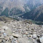 der Abstieg von der Mischabelhütte erfolgt auf der Aufstiegsroute