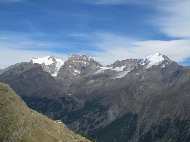 was für eine traumhafte Aussicht. Fletschhorn, Lagginhorn und Weissmies. Links unten die Bergstation Hannigalp