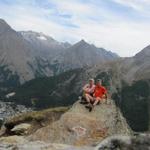 Mäusi und Franco. Im Hintergrund das Almagellertal. Dort sind wir auch schon gewesen