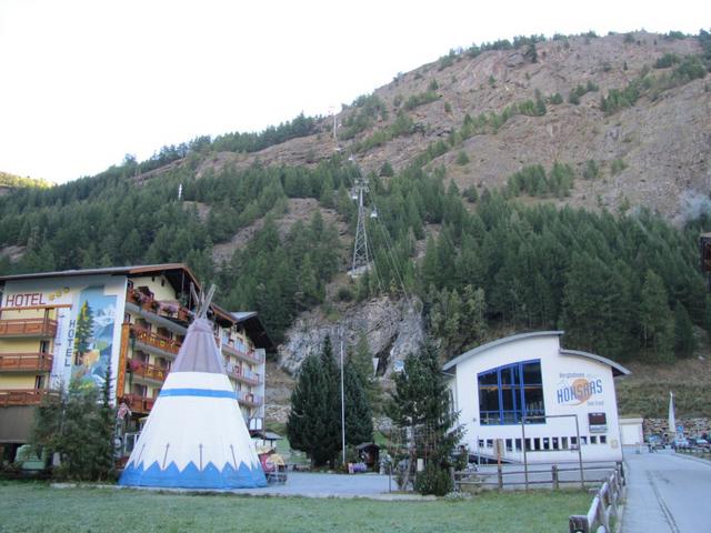 bei der Talstation der Gondelbahn Hohsaas in Saas-Grund