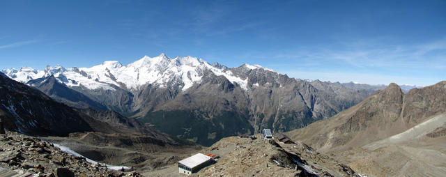 schönes Breitbildfoto mit Blick auf Hohsaas und die Viertausender