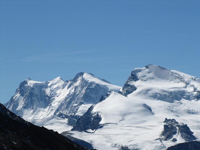 Signalkuppe 4554 m, Zumsteinspitze 4563 m, Dufourspitze 4634 m, Nordend 4609 m und Strahlhorn 4190 m