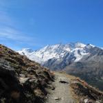 was für ein schöner Höhenweg mit einer einer traumhaften Aussicht