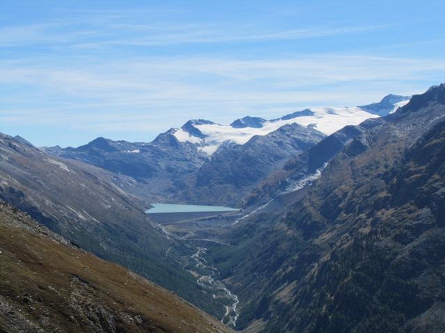 Blick auf den Mattmark Stausee und Schwarzberggletscher