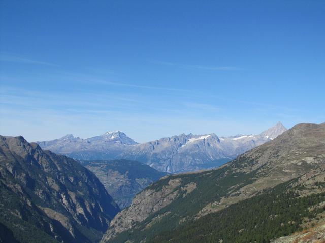 was für ein Weitblick! Das Rhonetal, Les Diableret, Wildhorn, Wildstrubel und Bietschhorn. Viele Touren haben wir in diesen Geb