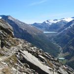 der Mattmark Stausee direkt vor uns.  Saastal mit Ausgleichsbecken Zer Meiggeru