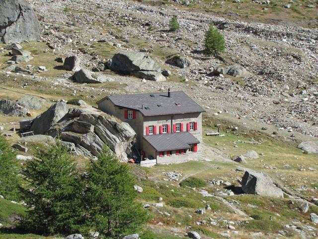 Blick zum Berghotel Almagelleralp