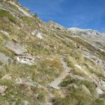 der Weg führt nun aufwärts. So richtig steil ist der Weg aber nicht