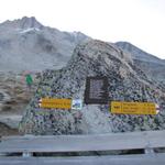 Wegweiser bei der Almagellerhütte 2894 m.ü.M. unser Ziel der Zwischbergenpass