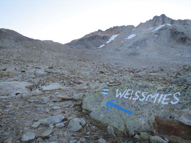 Bergsteiger die den Weissmies besteigen, nehmen den gleichen Weg