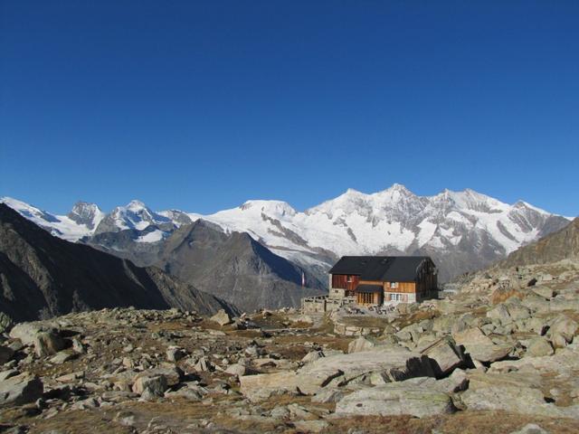 wir haben wieder die Almagellerhütte 2894 m.ü.M. erreicht