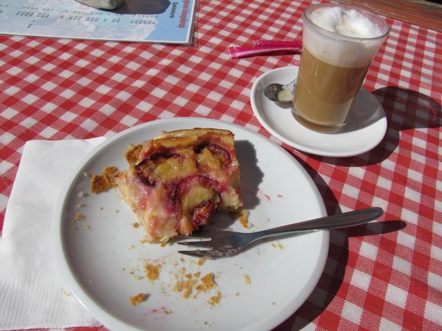 beim Berghotel Almagelleralp haben wir eine Pause eingelegt und eine feine Zwetschgenwähe genossen