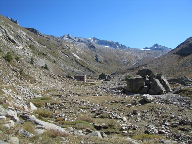 Blick zurück zur Almagelleralp mit Berghotel