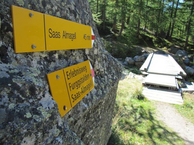 bei Punkt 2053 m.ü.M. biegt der Wanderweg links ab Richtung Furggstalden